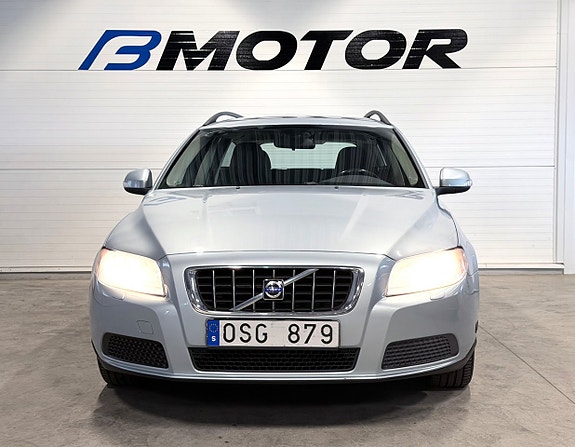 Volvo V70 2 of 14