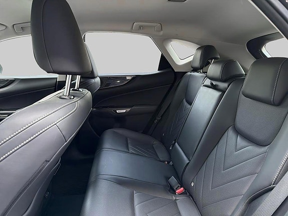 Lexus NX450h+ 7 of 15