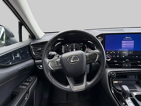 Lexus NX450h+ 9 of 15