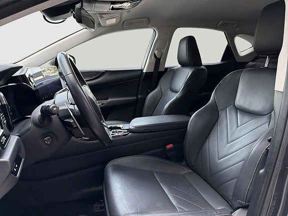 Lexus NX450h+ 12 of 15