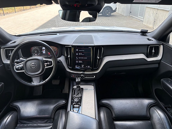 Volvo XC60 8 of 15