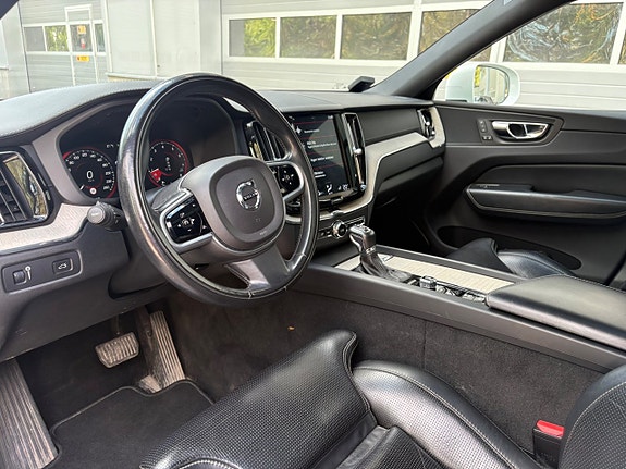Volvo XC60 5 of 15