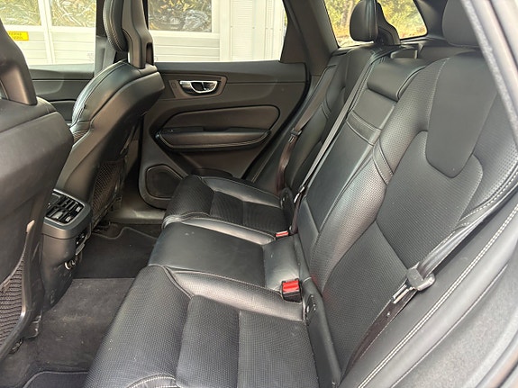 Volvo XC60 7 of 15