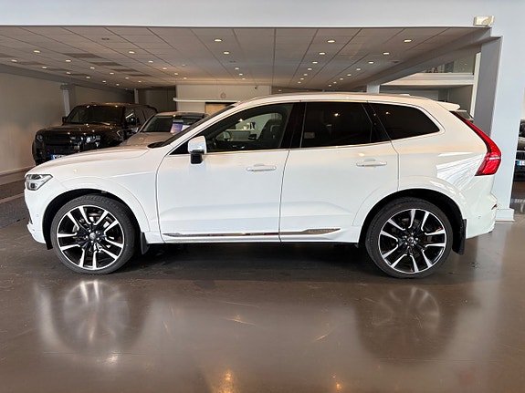 Volvo XC60 2 of 15