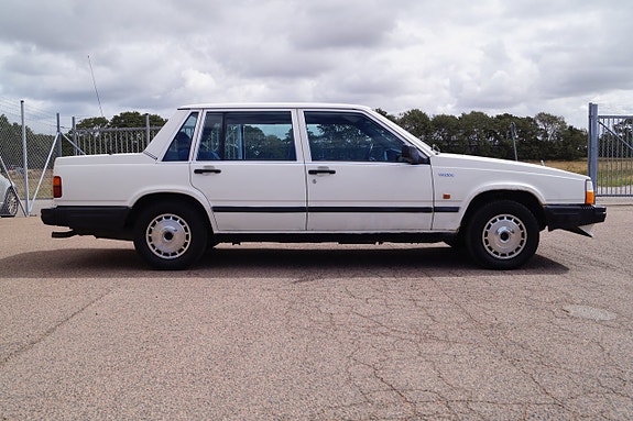 Volvo 740 9 of 16