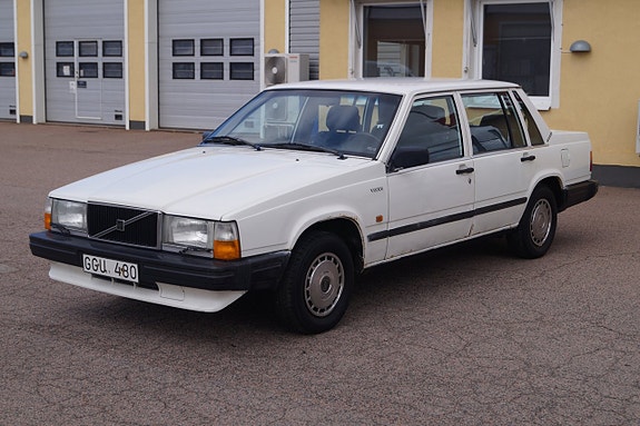 Volvo 740 2 of 16