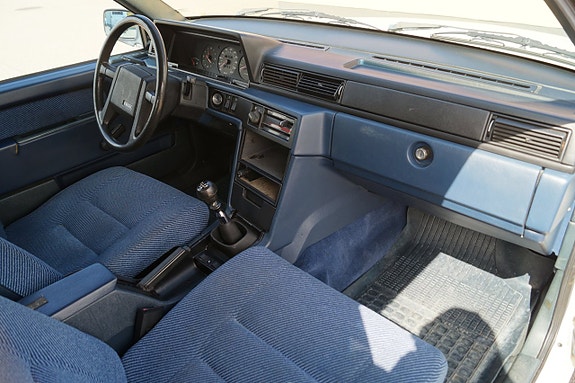 Volvo 740 11 of 16