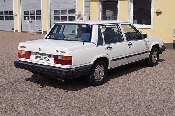 Volvo 740 4 of 16