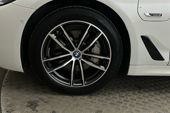 BMW 530e 12 of 25
