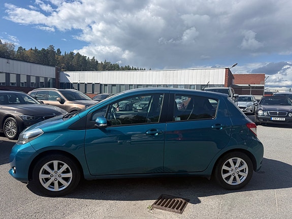 Toyota Yaris 4 of 15