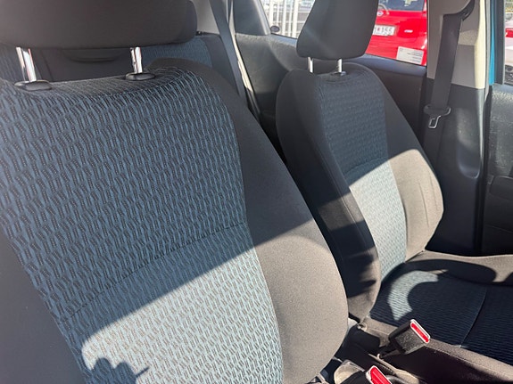 Toyota Yaris 9 of 15
