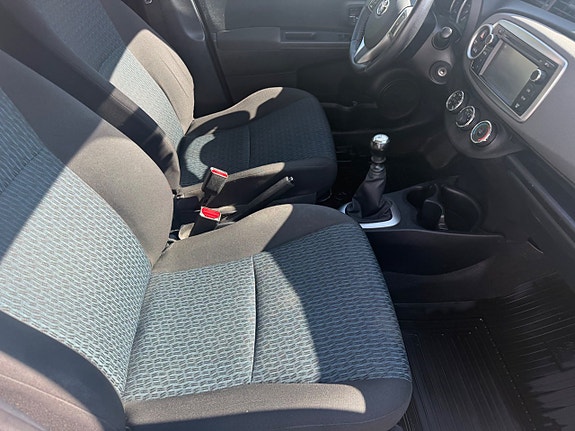 Toyota Yaris 12 of 15