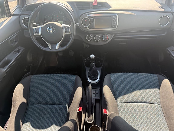 Toyota Yaris 7 of 15