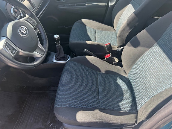 Toyota Yaris 11 of 15