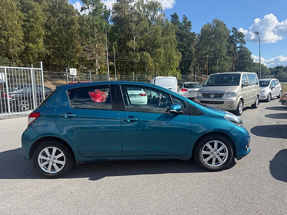 Toyota Yaris 3 of 15