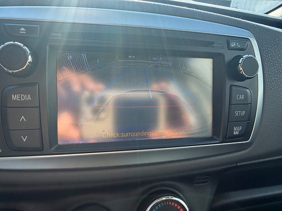 Toyota Yaris 8 of 15