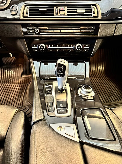 BMW 520d 12 of 17