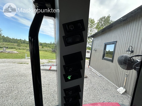 Valtra A134 med skogsvagn 23 of 27