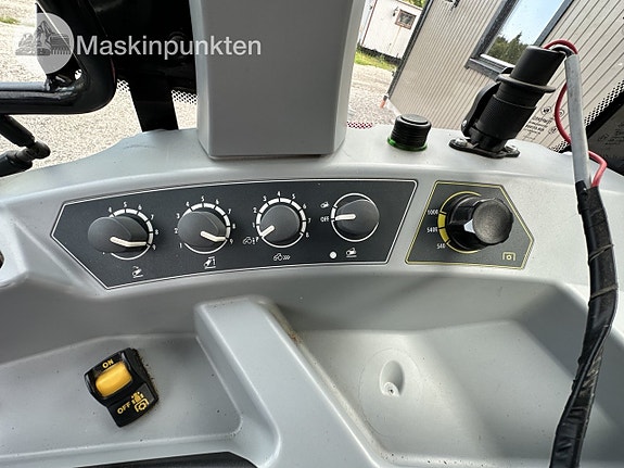 Valtra A134 med skogsvagn 20 of 27