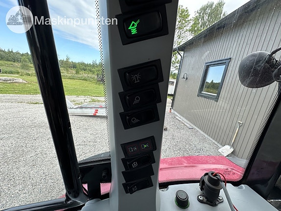 Valtra A134 med skogsvagn 22 of 27