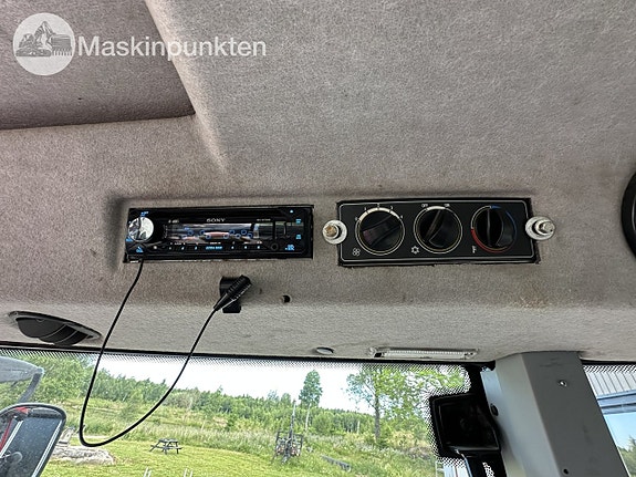Valtra A134 med skogsvagn 24 of 27