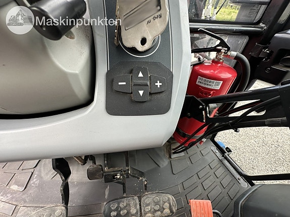 Valtra A134 med skogsvagn 26 of 27