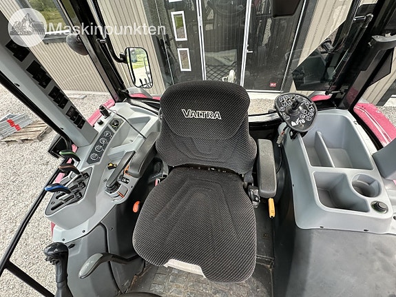 Valtra A134 med skogsvagn 10 of 27