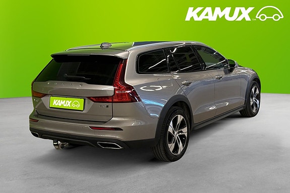 Volvo V60 Cross Country 4 of 25