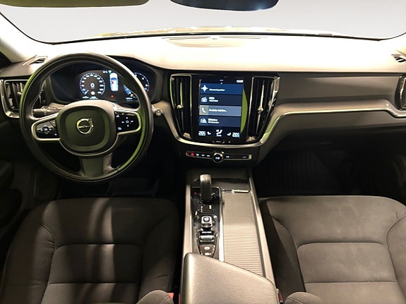 Volvo V60 Cross Country 10 of 25