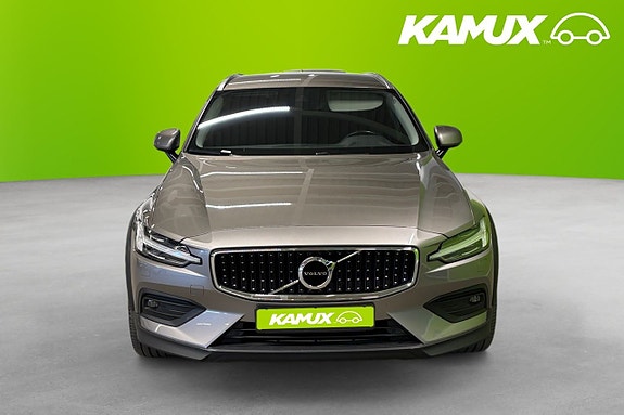 Volvo V60 Cross Country 6 of 25