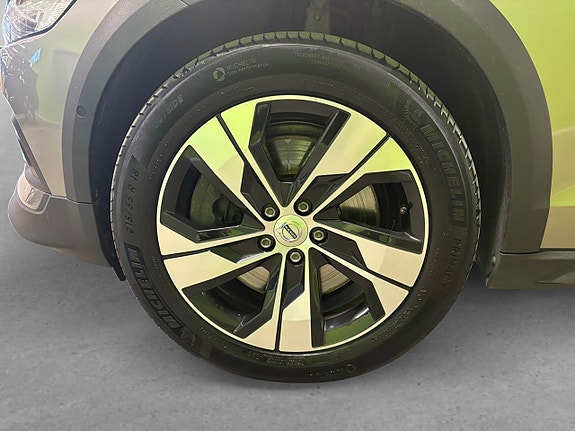 Volvo V60 Cross Country 8 of 25