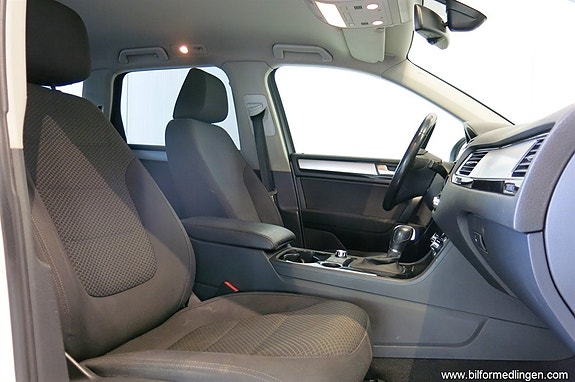 Volkswagen Touareg 7 of 16