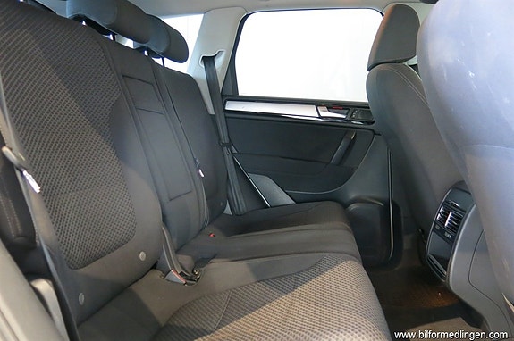 Volkswagen Touareg 8 of 16