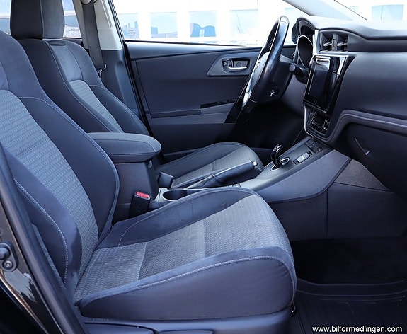 Toyota Auris 5 of 18