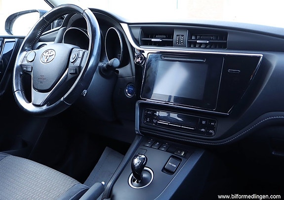 Toyota Auris 8 of 18