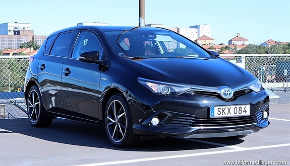 Toyota Auris 2 of 18