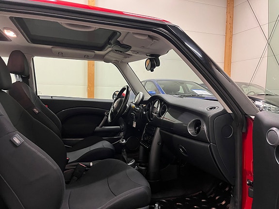 MINI Cooper 11 of 16