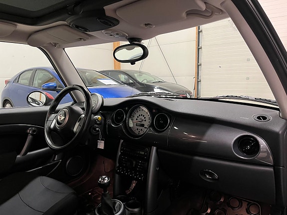 MINI Cooper 12 of 16