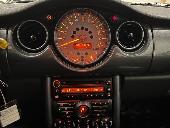 MINI Cooper 15 of 16