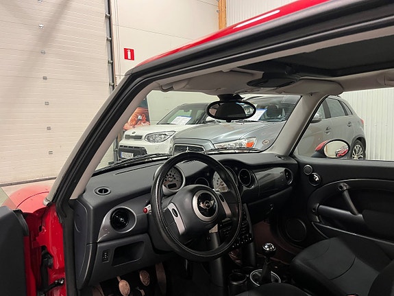 MINI Cooper 14 of 16