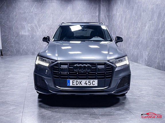 Audi Q7 2 of 30