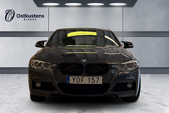 BMW 330e 5 of 11