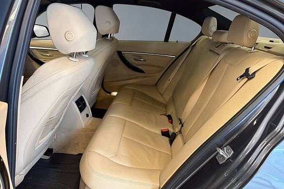 BMW 330e 4 of 11