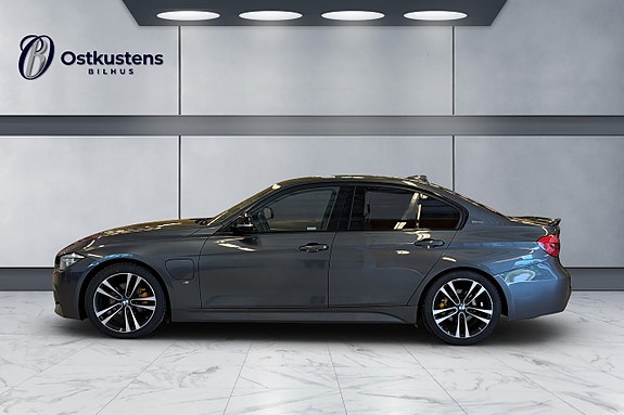 BMW 330e 8 of 11