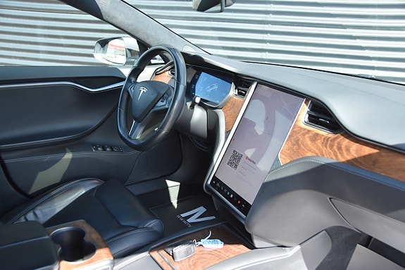 Tesla Model S 9 of 16