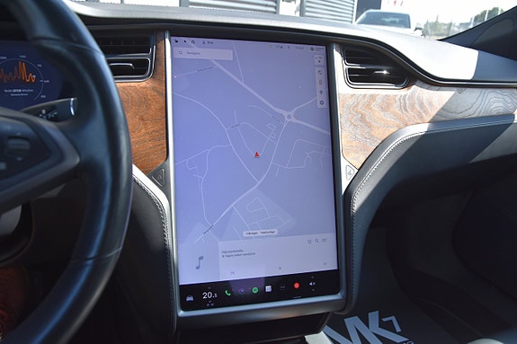 Tesla Model S 14 of 16