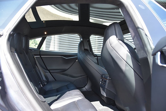 Tesla Model S 11 of 16
