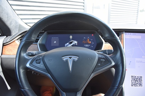 Tesla Model S 13 of 16