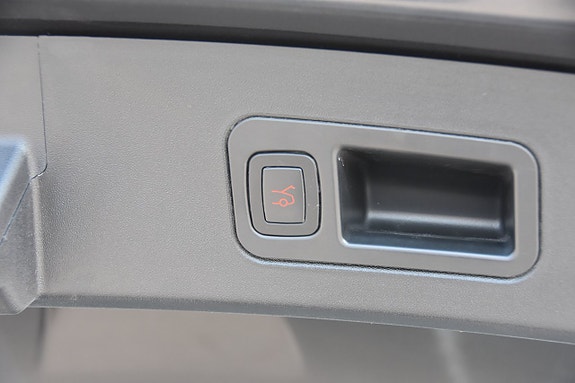 Tesla Model S 8 of 16