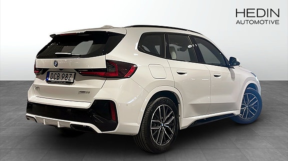 BMW iX1 2 of 9